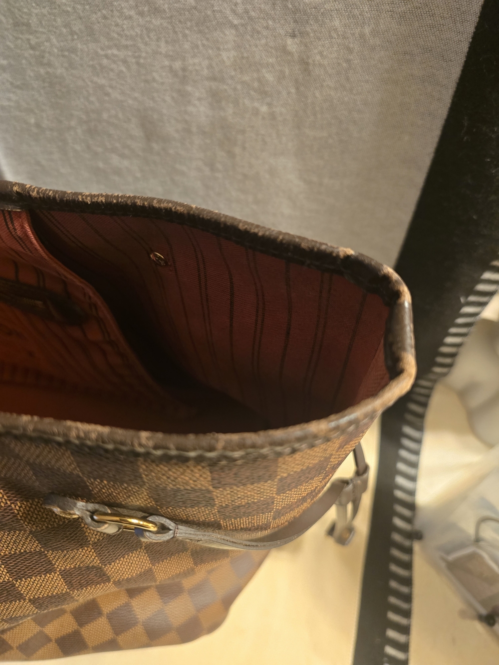 Louis Vuitton Neverfull Tote in Damier Ebene Canvas - Picture 7 of 11